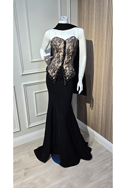 ainaqat aljawhara Zainab's dress