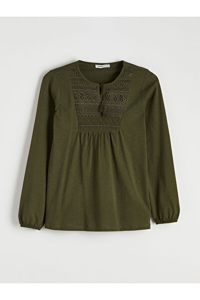 LC Waikiki Stylish and Timeless Green Tie-Neck Embroidered Blouse