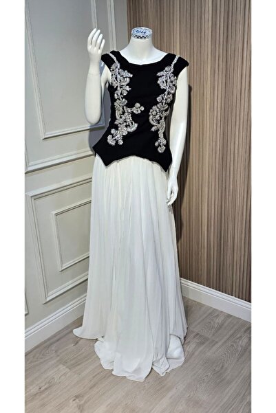 ainaqat aljawhara Hand-embroidered evening dress