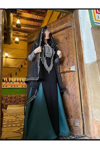 SILA fashion A traditional jalabiya with a distinctive design that takes you ...