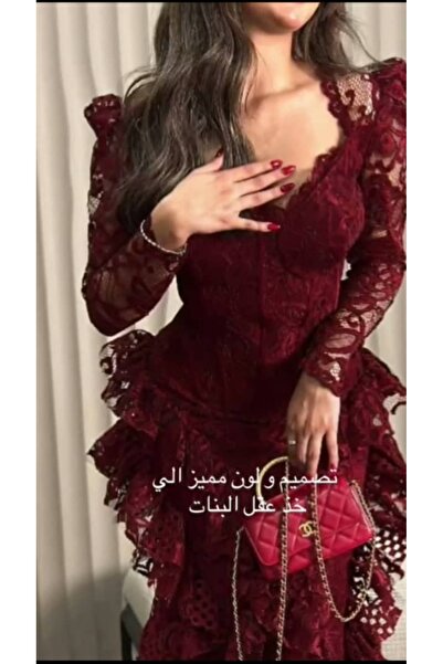 Princess costumes An elegant and sophisticated evening dress with a fitted si...