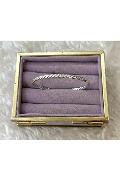 BY YASİN TOPÇU سوار أنيق بتفاصيل ملتوية فضية اللون ✨ 🤍