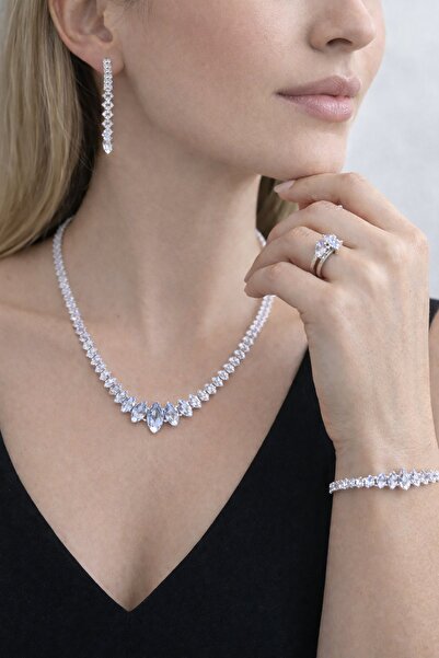 TAKIŞTIR Gümüş Renk Taş Detaylı 4'lü Abiye Set