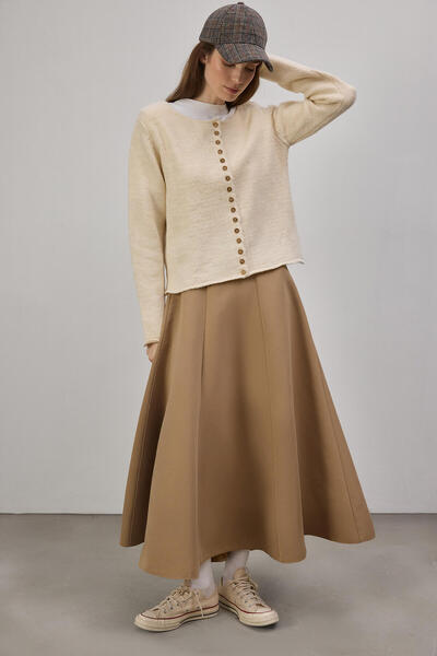 Touché Privé Short Buttoned Knit Cardigan