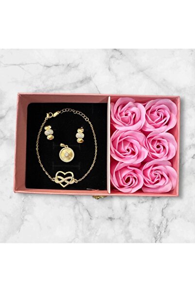 OEM Exquisite Gift Set With Gold Jewelry And Soap Roses