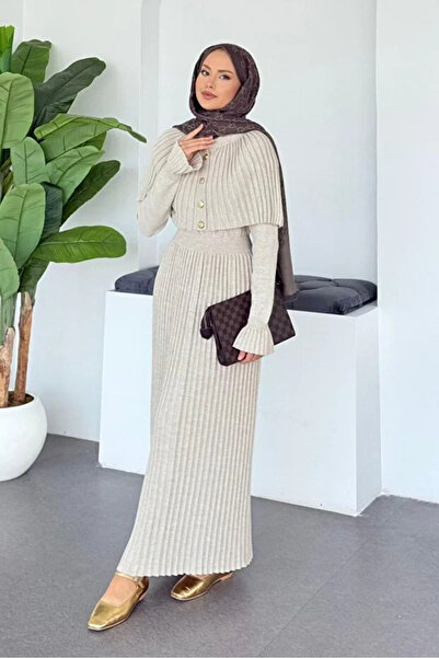 Rönesans Butik Pelerinli Pileli Tesettür Triko Elbise