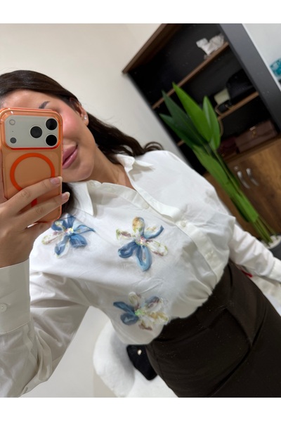 Mess Trend Tarzınla Fark Yarat Çiçek Detaylı Beyaz Gömlek