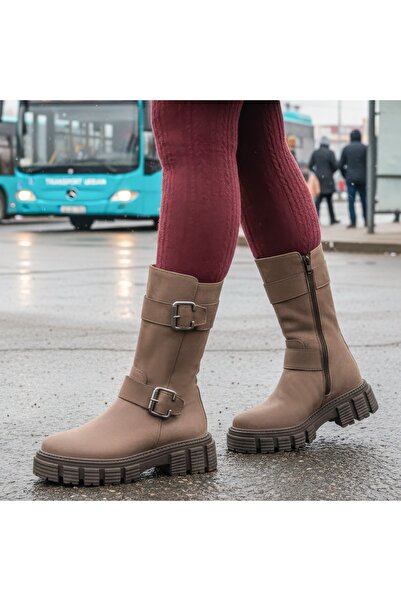 Modlet.ro Women's brown boots with zipper and metallic details made of leathe...