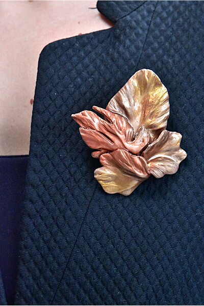 NARRU Ръчно изработена брошка с ирис