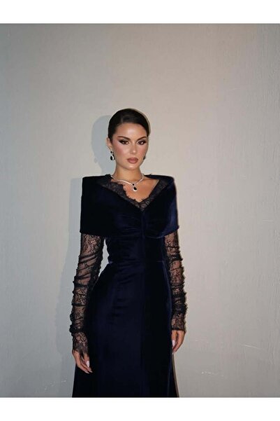 Fine Four Navy blue velvet lace evening dress with prominent shoulders