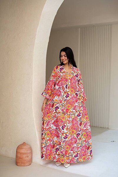 AFandina A jalabiya that steals the show before you even arrive. Wear a work ...