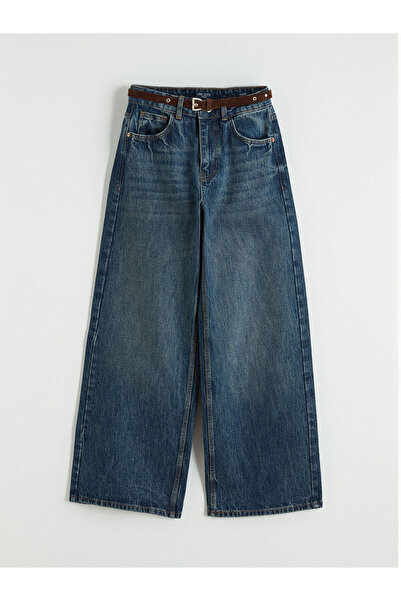 LC Waikiki artı-store Wideleg fit; εφαρμόζει στη μέση και στον γοφό, και στεν...