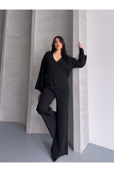 MODA طقم تريكو مكون من قماش مجدّل سترة بأزرار و واسع الأرجل بنطلون