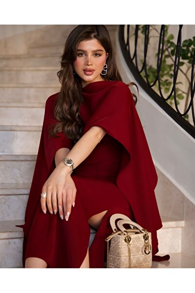 NO BRAND An elegant dress with a sophisticated design that combines simplicit...