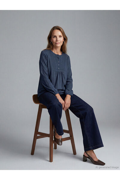 LC Waikiki Stylish and Timeless Navy Blue Crew Neck Embroidered Blouse