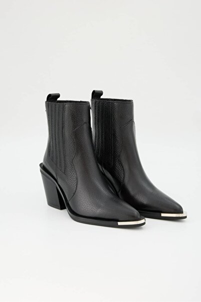 Jande Kadın Siyah Hakiki Deri Sivri Metal Burun Detaylı Lastikli Kısa Bot