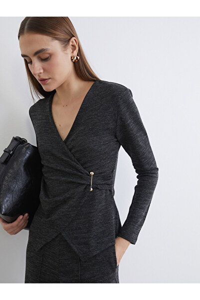 LC Waikiki بلوزة أوزماركا الجديدة للموسم بأزرار على الجهتين بمشبك معدني ورباط...