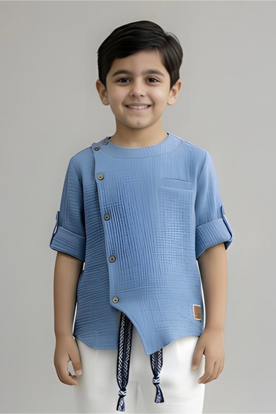 Alesaei-mondo tondo Boys' blue shirt with a modern asymmetrical design and st...