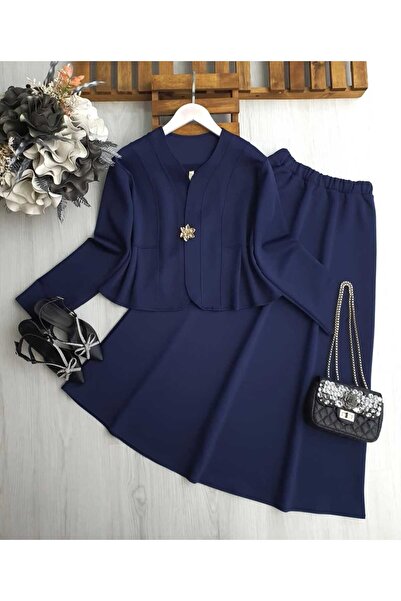 butik hira Scuba Suit with Buckle Detailed Skirt