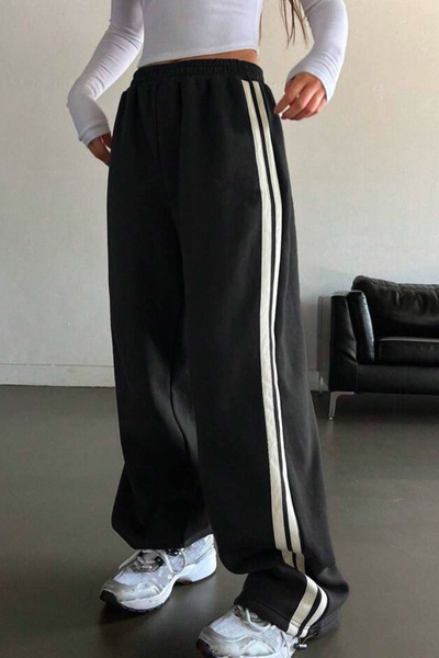 İlayda Toprak Belt Beyaz Şeritli Oversıze Siyah Eşofman Altı