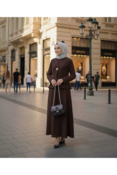 butik hira Scuba Suit with Buckle Detailed Skirt