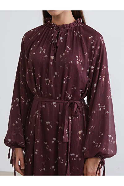 LC Waikiki Рокля от шифон с шарки и колан в талията