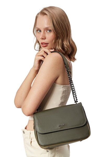 Queen Elizabeth Women's Three-Compartment Chain Strap Gusseted Shoulder Bag