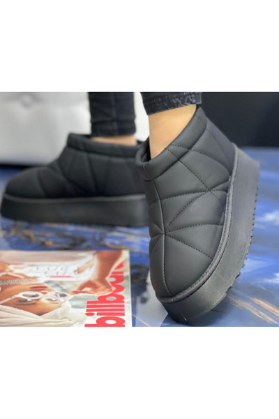 Shoe Women's fur-lined ankle boots Black. B08