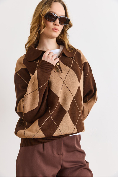 Olalook Women's Brown Polo Neck Diamond Pattern Knit Sweater Kzk-19001127