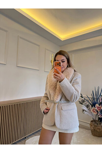 TUĞBA KOÇ KREM KEMERLİ ÇIKARILABİLİR KÜRK YAKALI PREMİUM CEKET