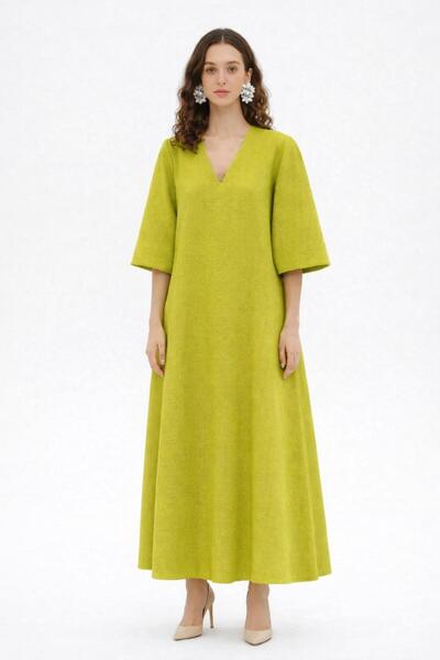 ALYEL NAKER فستان كريب بقصة A وطول متوسط مع ياقة على شكل V