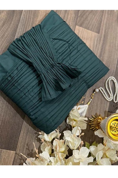 ASDM A very comfortable, soft, embroidered sheet set consisting of a piece an...