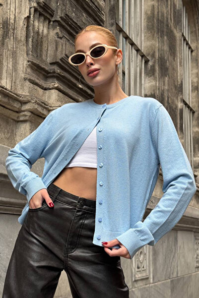 bacc Women's Baby Blue Crew Neck Buttoned Knitwear Cardigan Bchzck-251267