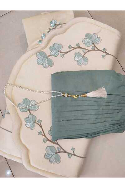 Constanta A luxuriously designed, soft prayer rug, complete with a prayer sha...