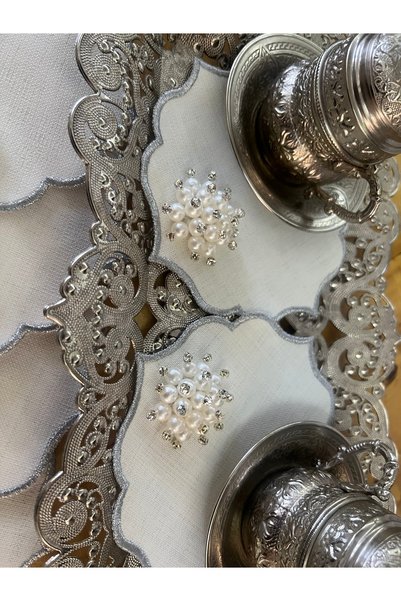MİNOZA 6 Embroidered Stain Resistant Gardenia Fabric Cocktail & Coffee Presentation Napkins with Pearl Brooch