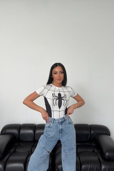 İlayda Toprak Spider Digital Printed White Short Sleeve Crop Blouse