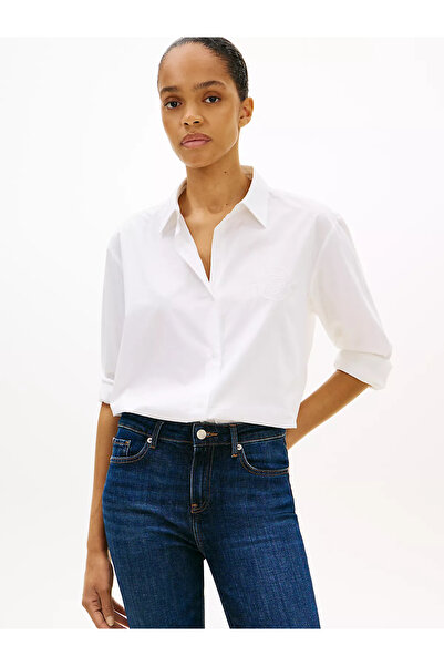 Tommy Hilfiger قميص نسائي مريح بنمط خطوط منقوشة 100% قطن مطرز بشعار وأكمام طو...