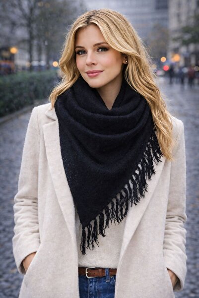 Axesoire S010 Püsküllü Yün Karışımlı Kumaş Siyah Üçgen Şal 80x180 cm