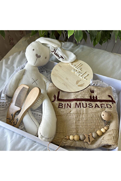 FLONA هدية مولود صندوق ابيض يحتوي 6 قطع بالاسم