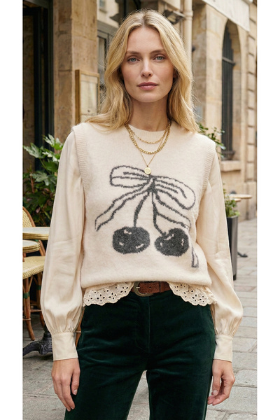 Qoolest Kadın Ekru Yünlü Kolsuz Triko Süveter Kiraz Baskılı Korean Tarz Dante...