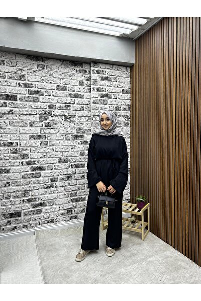 Rema Seasonal Women's Two-Piece Suit with Cuffs and Waist Detailing