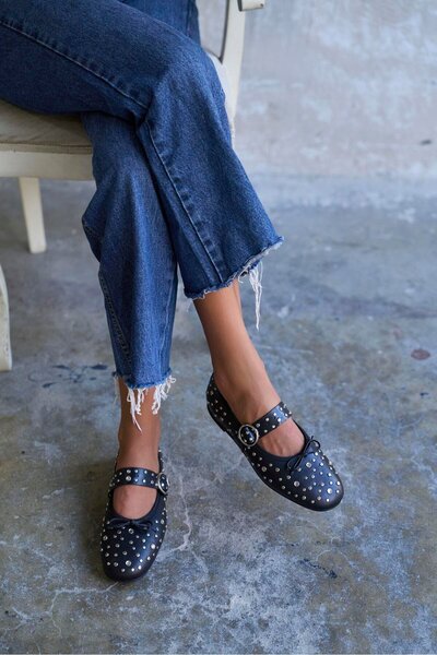 PELİN'İN AYAKKABILARI OZZİ SİYAH TROKLU BABET