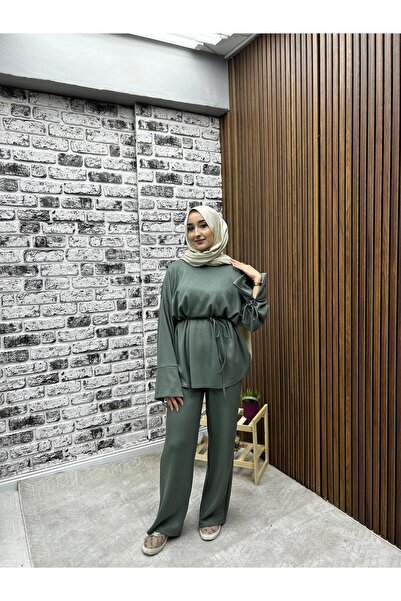 Rema Seasonal Women's Two-Piece Suit with Cuffs and Waist Detailing