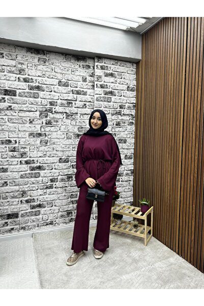 Rema Seasonal Women's Two-Piece Suit with Cuffs and Waist Detailing