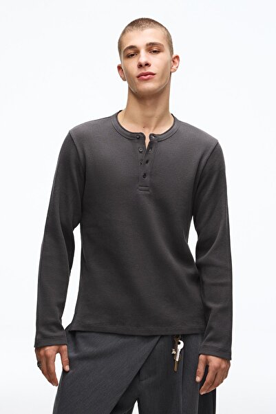 Bershka Uzun kollu düğmeli yaka slim fit t-shirt