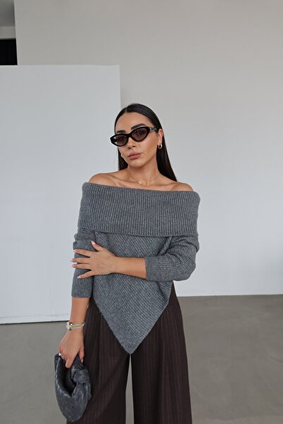 Özge Özgenç Madonna Collar Asymmetrical Cut Sweater