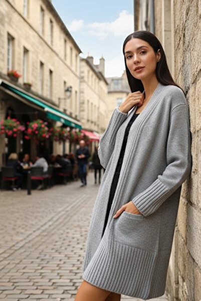 Marvine Women's Gray Oversize Pocket Knitwear Cardigan
