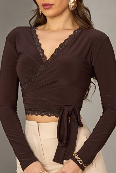 ÇEÇİM Kadın Dantel Detaylı Kruvaze Yaka Bağlamalı Crop Bluz ZYN-58874