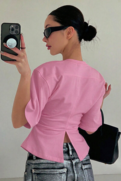 Tarz Cool بلوزة/تي شيرت نسائية وردية اللون بأكمام قصيرة ومفتوحة من الخلف قصة ...