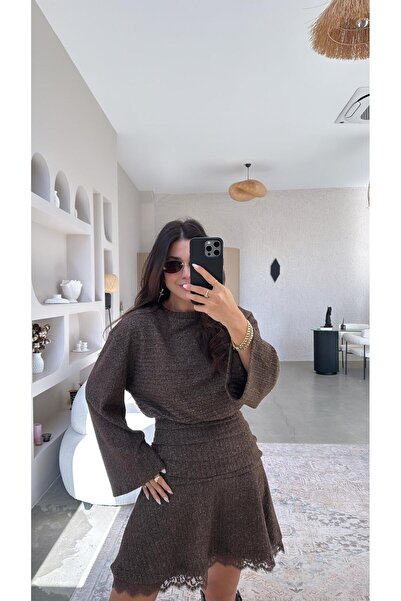 Buket Teke فستان ذو ملمس ناعم مزين بالدانتيل البني الممزق